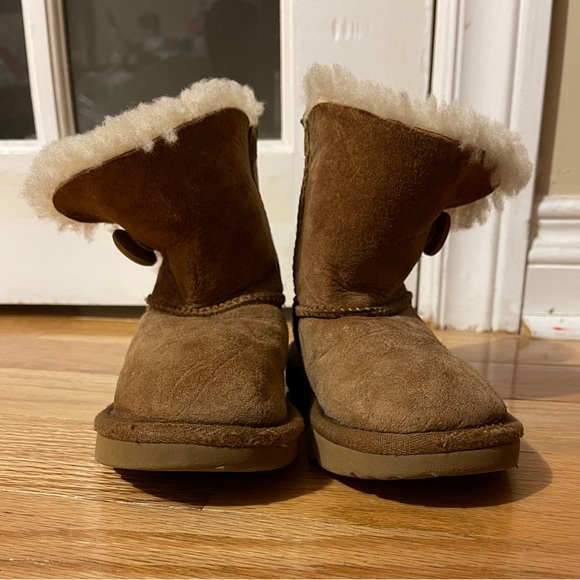 UGG Kids Bailey Button Boots - Picture 2 of 9